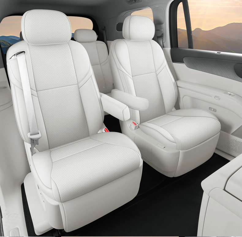 New model, custom-made seat covers for the Leapmotor D19, available in six- and seven-seater versions, featuring perforated leather and a full-coverage design
