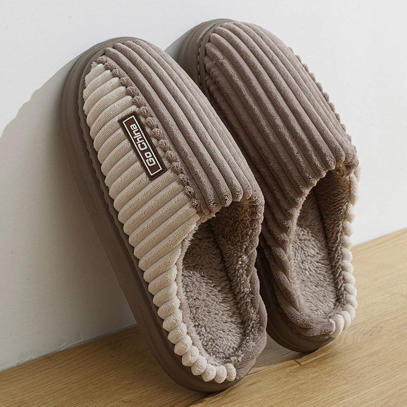 Мужские хлопковые тапочки большого размера, для зимнего использования на улице, новая модель 2024 года, домашние тапочки с толстой подошвой, плюшевые, теплые, нескользящие.