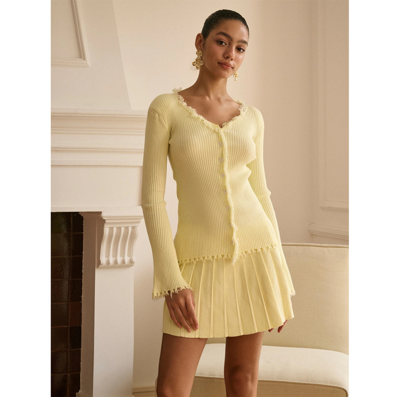 2025 Spring and Autumn New European and American Fashion Women's Light Yellow V-Neck Knitted Cardigan Women's Slim Fit Long-Sleeved Sweater