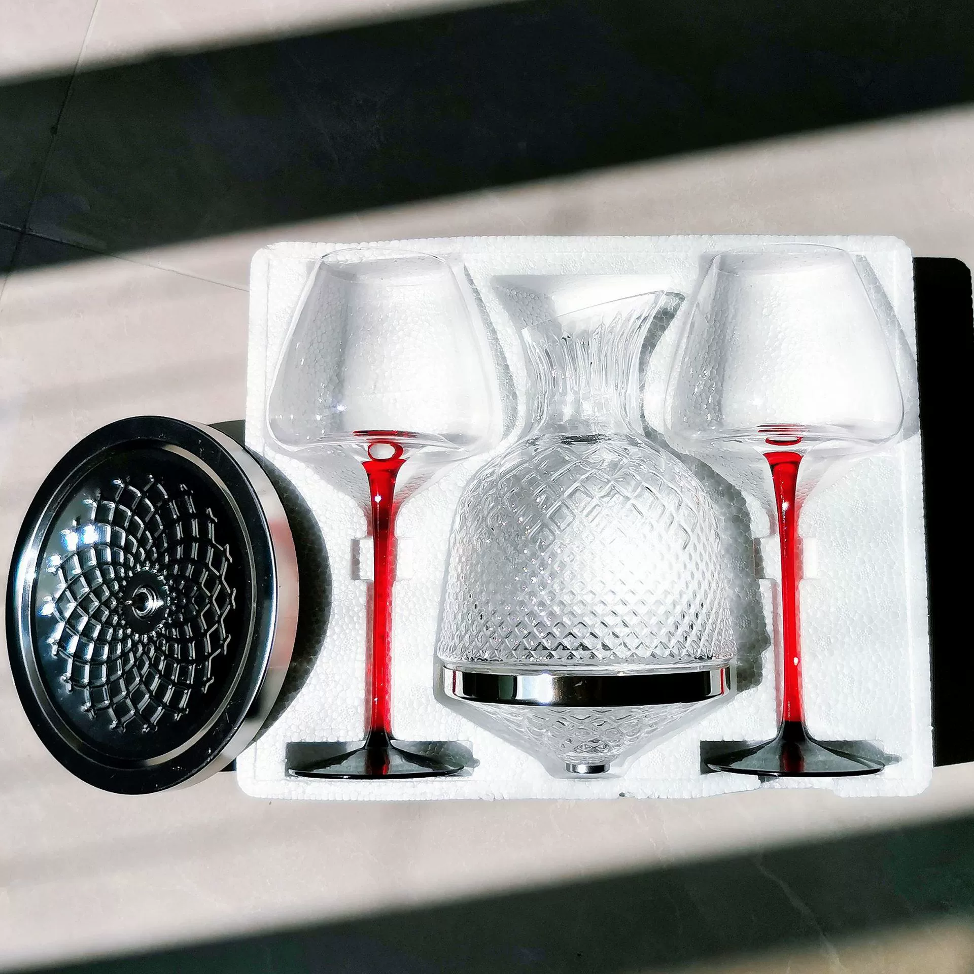 High-end wineglass, roly-poly doll, spinning top, wine decanter, set for home use, light luxury style