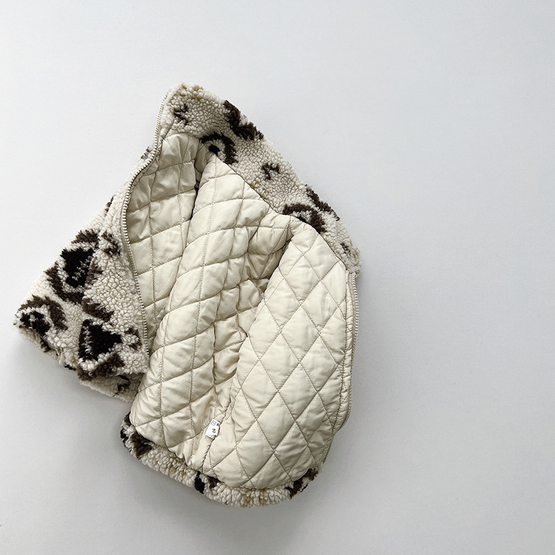 Chaqueta de algodón estilo coreano, modelo nuevo de invierno 2025 para niños y niñas, abrigo de algodón acolchado y cálido, ropa de bebé moderna y elegante.