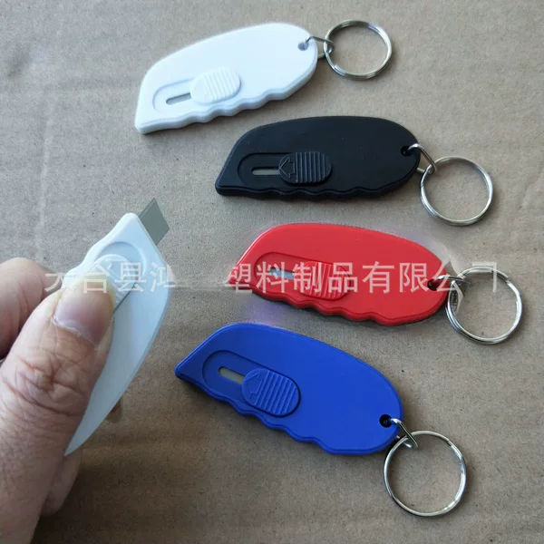 Hot-Selling Mini Keychain Express Knife, Safe and Anti-Accidental Injuries, Automatic Rebound Plastic Keychain Knife