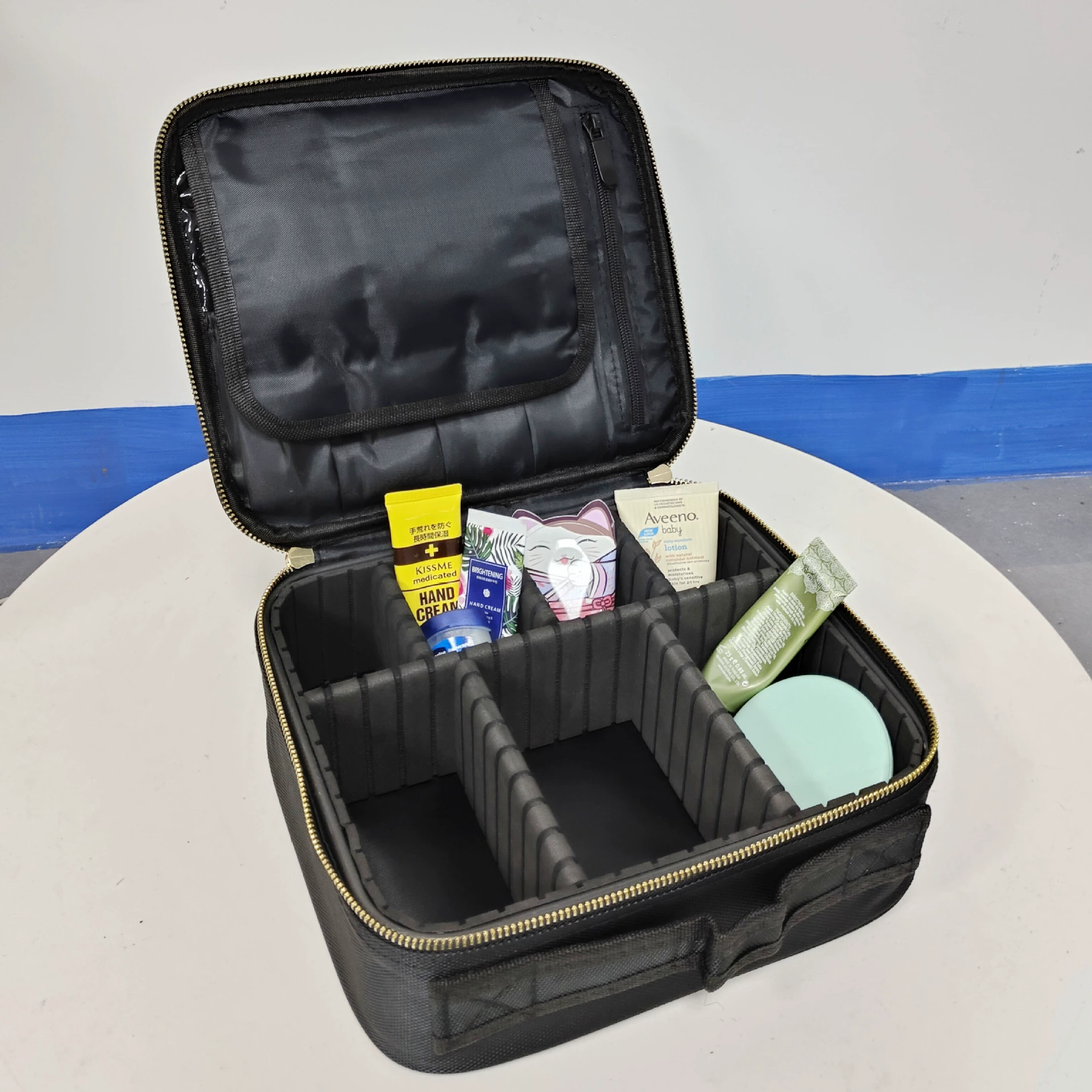 Cosmetic cosmetic bag, makeup primer, capacious polyurethane storage system