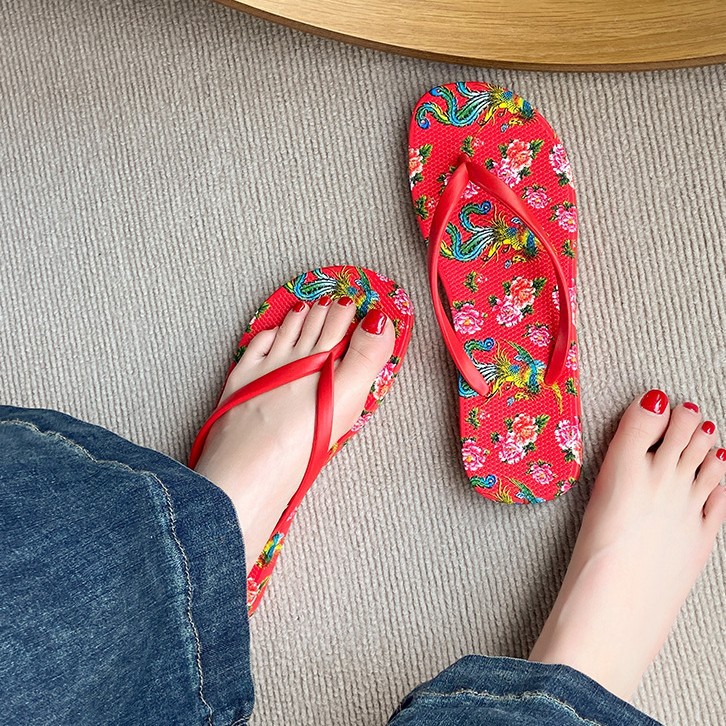 Las grandes chanclas de flor roja transfronterizas, las mujeres usan el verano, el nuevo estilo, la parte inferior suave, el estampado de leopardo, la férula, los zapatos de playa