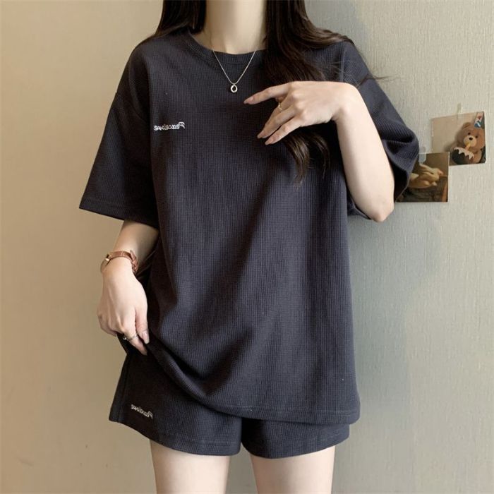 짙은 회색