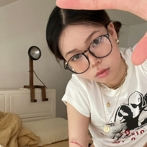 Round glasses frame with beige-colored rice grain design, suitable for natural makeup and large faces, unframed glasses, trendy for fashionable women and internet influencers.