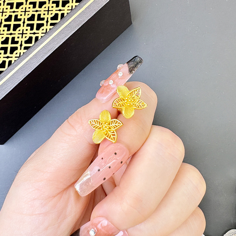 Antiguo estilo vietnamita arenas flores pernos de orejas de alta calidad para mujeres no se desvanecen cuatro hojas cinco flores joyas de orejas de aleación de latón
