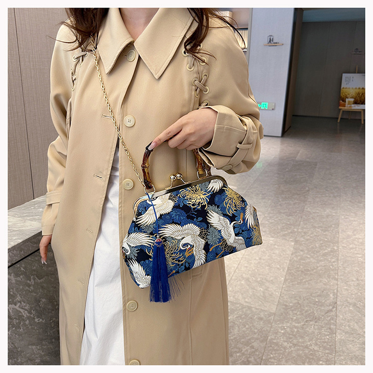 2023 neue grenzüberschreitende Nischenclip-Schnalle, High-End-Dinner im ethnischen Stil, Modekette, eine Schulter, Umhängetasche für Damen_voghion.com