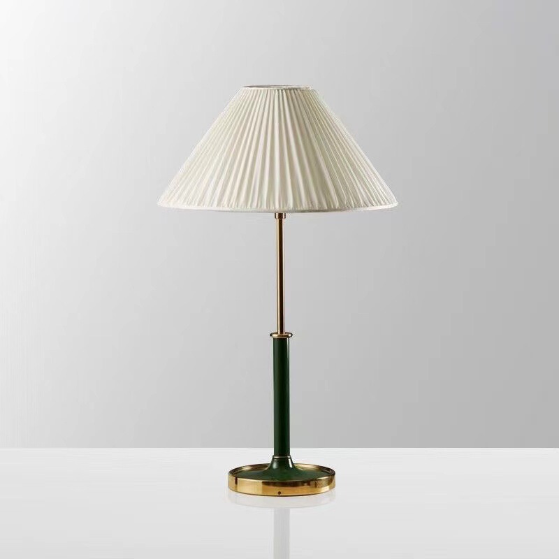 American-Style Retro Living Room and Bedroom High-End Luxury Bedside Table Lamp, Vintage Light Luxury Simple Modern Home Floor Lamp American-Style Retro Living Room and Bedroom High-End Luxury Bedside Table Lamp, Vintage Light Luxury Simple Modern Home Floor Lamp