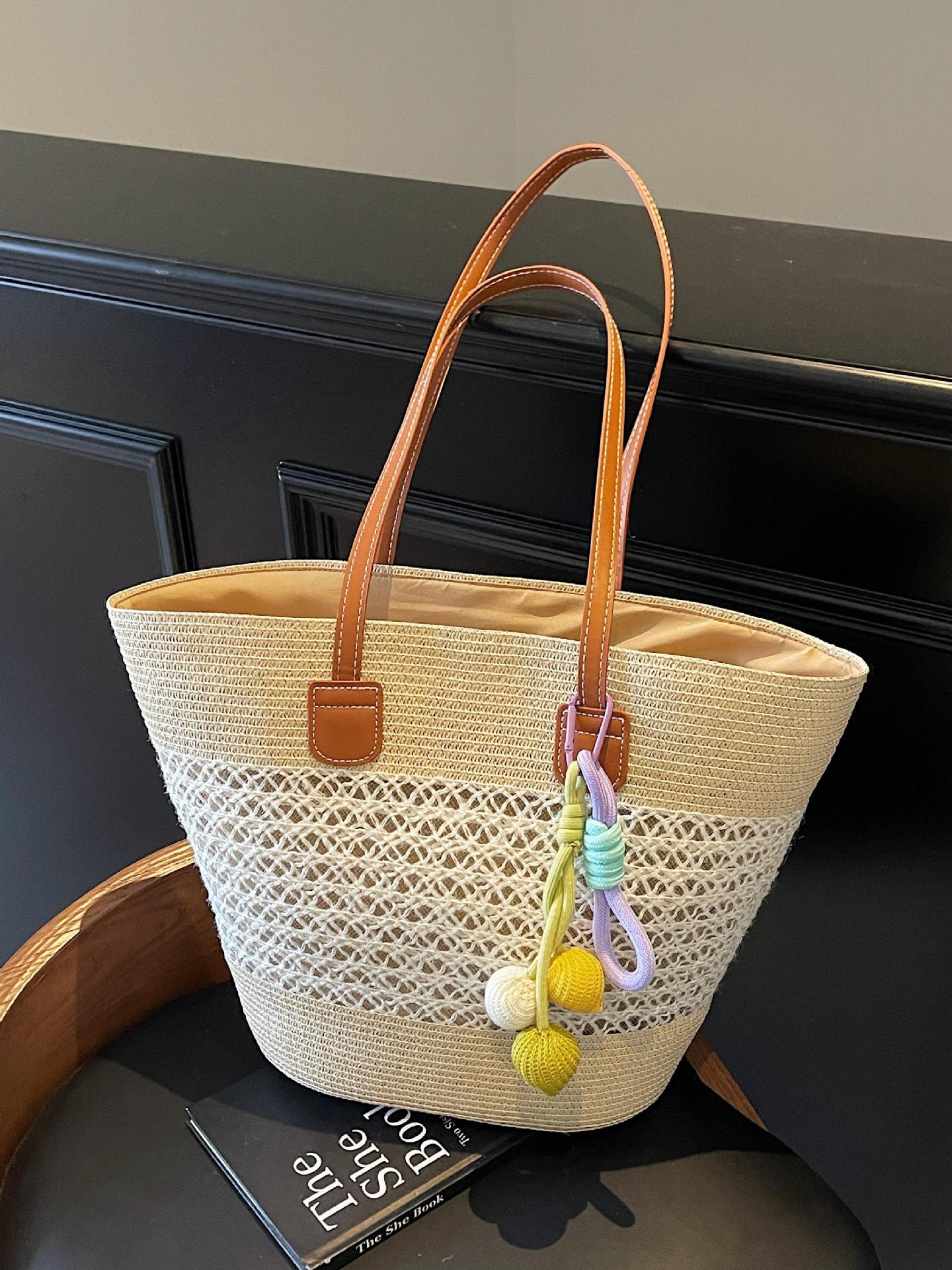 Bolsa de paja de tejido de mujer color de contraste balde de verduras canasta bolsa 2025 nuevo producto de vacaciones de verano en la playa bolsa popular