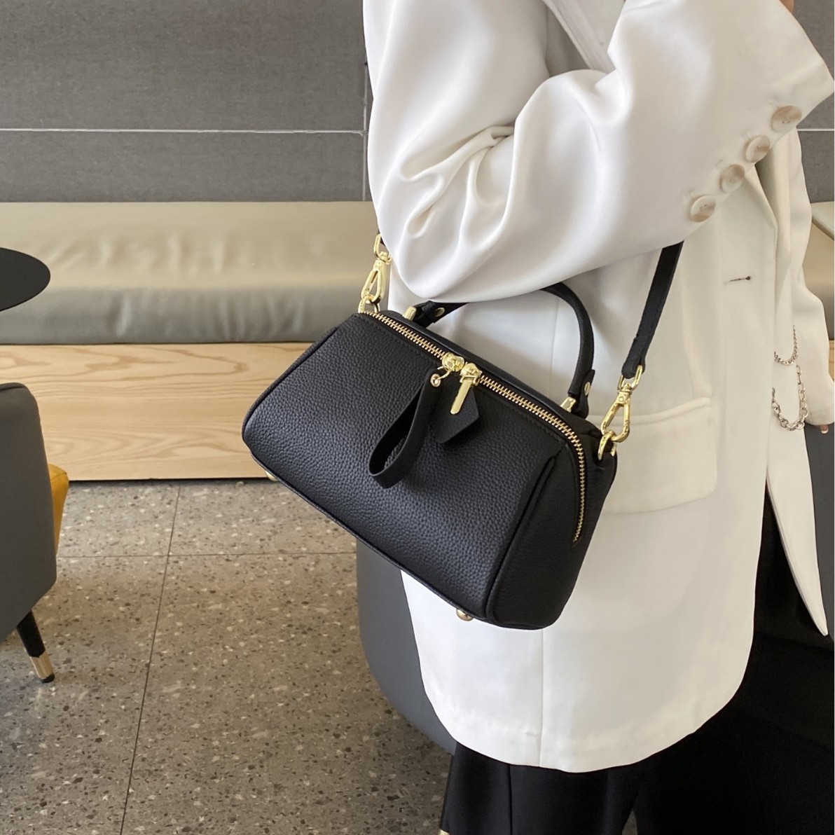 Genuine Leather Elegant Women's Bag 2025 New Retro Simple Classic Boston Handbag Cowhide Crossbody Shoulder Bag - Thumbnail 3