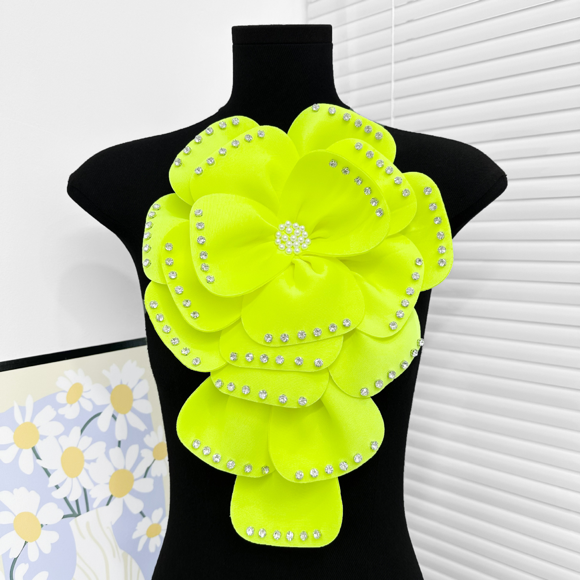 Broche de Flor Multicapa 3D de Poliéster con Cuentas para Ropa y Tocado