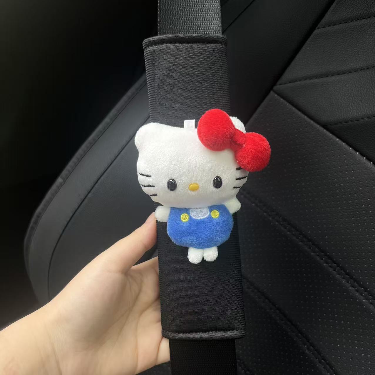 Black Leather Mini Hello Kitty Seatbelt Shoulder Pads, Cute Car Interior Accessories, New Car Gift