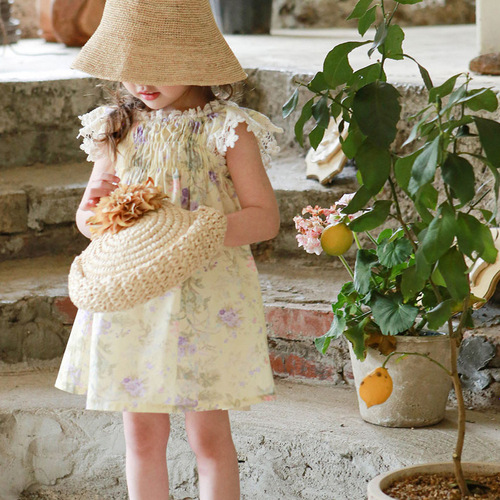 2024 Summer Strawberry San Korean Style Children's Dress for Girls with Elastic Lace Sleeve and Flower Decor
