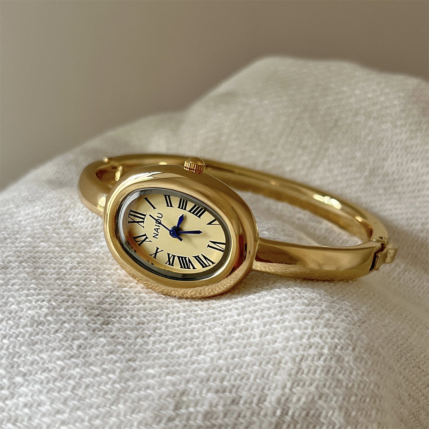 Relógio de quartzo oval vintage cor de ouro mulher acessório_voghion.com