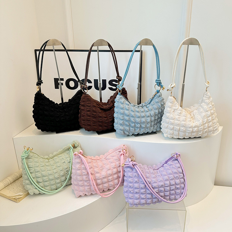 Comercio exterior crema blanca con bolso de hombro, bolso debajo de la axila, burbuja de nubes de nicho, textura lujosa, bolso de mujer universal