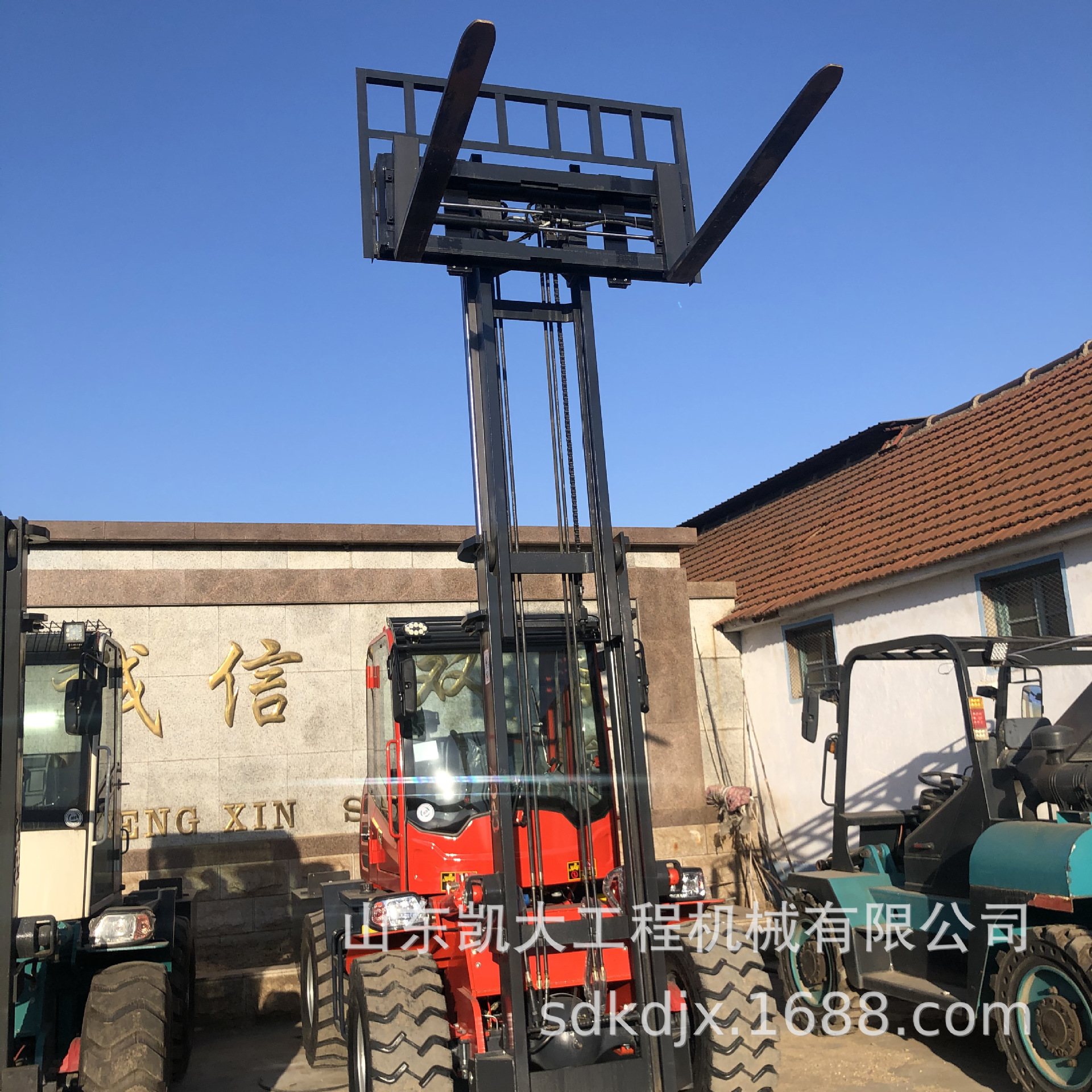 多功能四驱越野叉车 起重堆高一体式吨工地搬运装卸车3吨4吨