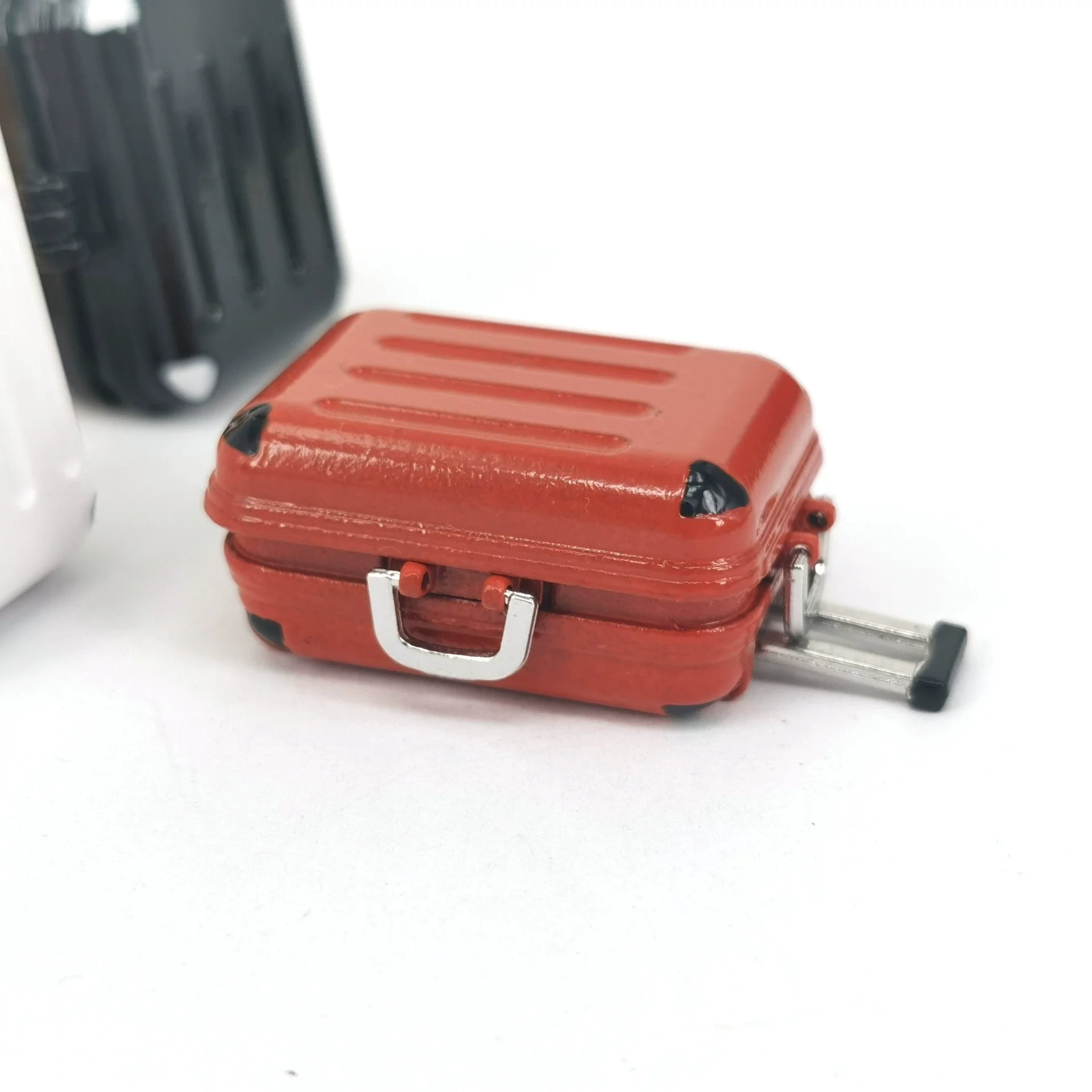 Mini Suitcase Model, Alloy Dollhouse Accessory, Magnetic Lid, 6 Colors, 31×24×15.8 mm