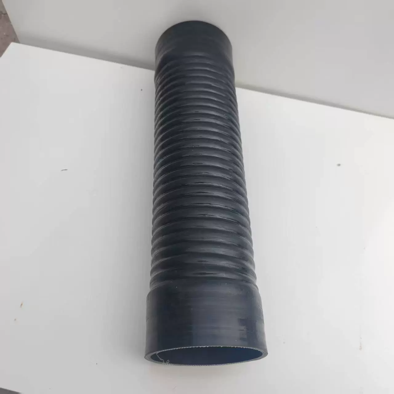 硅胶钢丝波纹软管涡轮增压耐高温夹布各种口径汽车空气进气硅橡胶