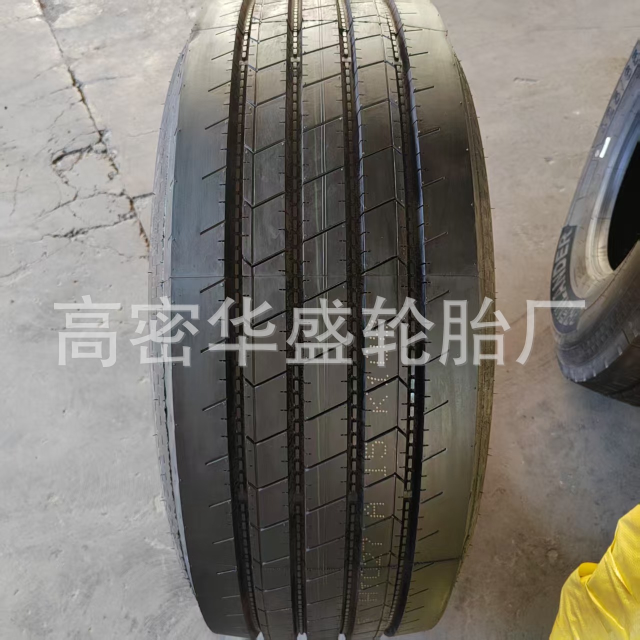 全钢子午线 425/65R22.5 载重卡车轮胎工程机械轮胎