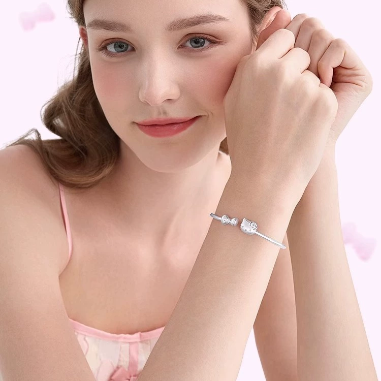 Golden silver bracelet with bow, light luxury style