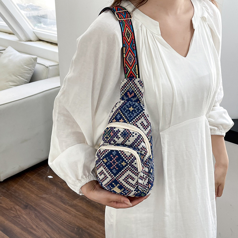 新款包包女士胸包夏季新款流苏包腰包洋气少女单肩斜挎包女黑色小