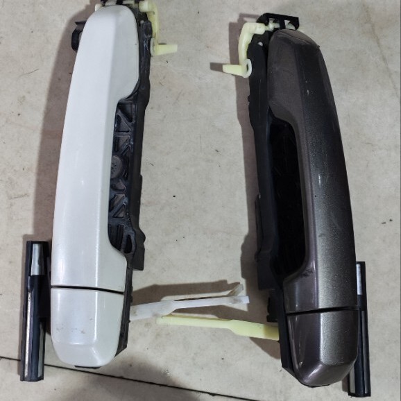 Suitable for Toyota Prado 150 151 Rear Door Handle, Prado Door Handle, Second-Hand Disassembled Part Suitable for Toyota Prado 150 151 Rear Door Handle, Prado Door Handle, Second-Hand Disassembled Part