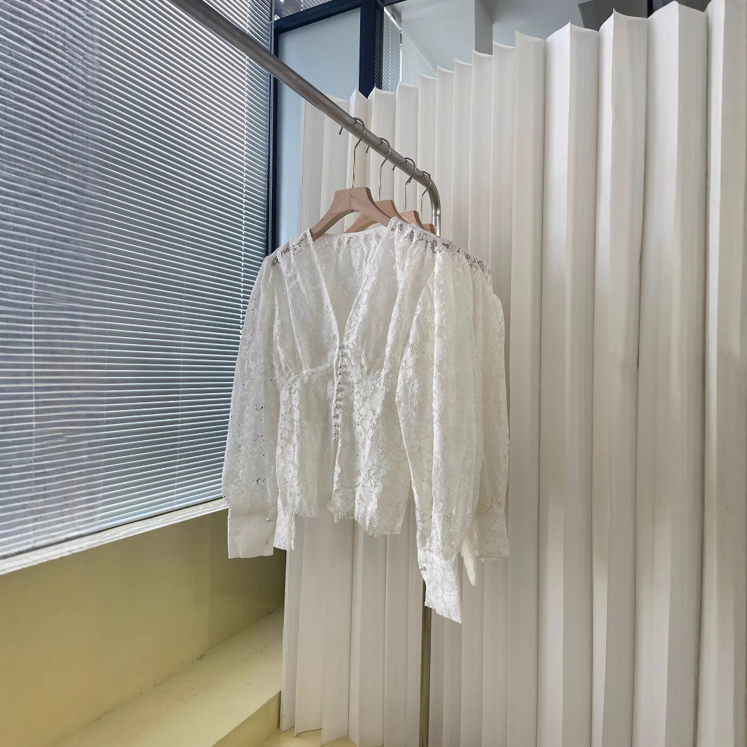 夏装女2023新款 甜美法式浪漫显瘦V领蕾丝衫/雪纺衫