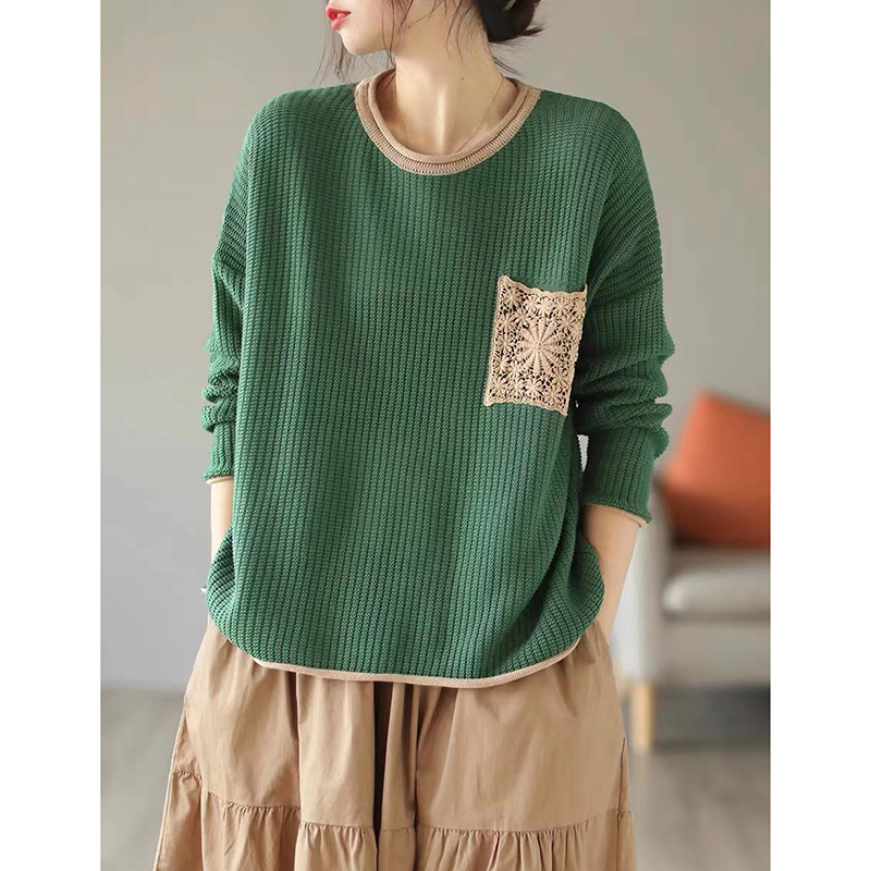 Autumn long-sleeve with a round collar