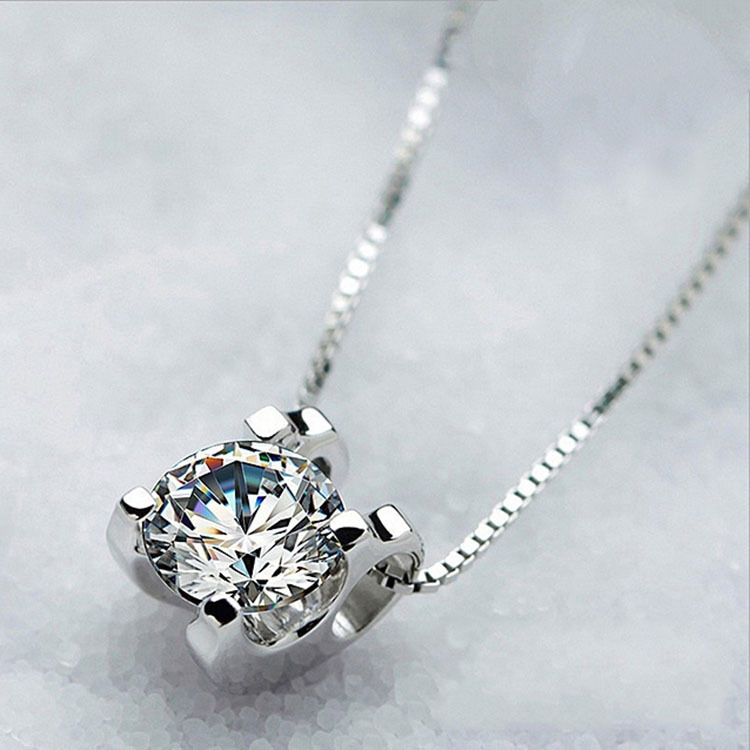 Niche design sense of light luxury simple versatile necklace classic cow head necklace imitation moissanite pendant jewelry women wholesale