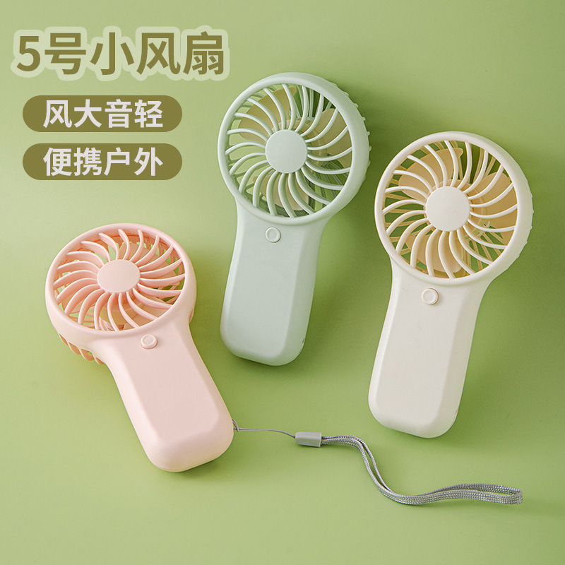 クロスボーダーの爆発物は小さい扇風機の乾電池を持っています。|undefined