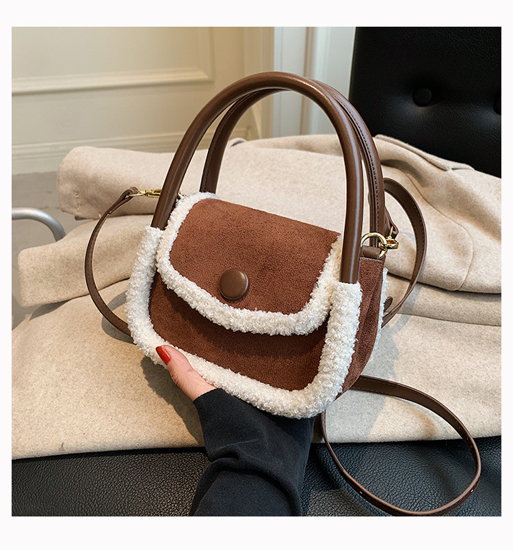 Fashion Plush Handbag Female Autumn And Winter 2021 New Trendy One-shoulder Messenger Bag display picture 12