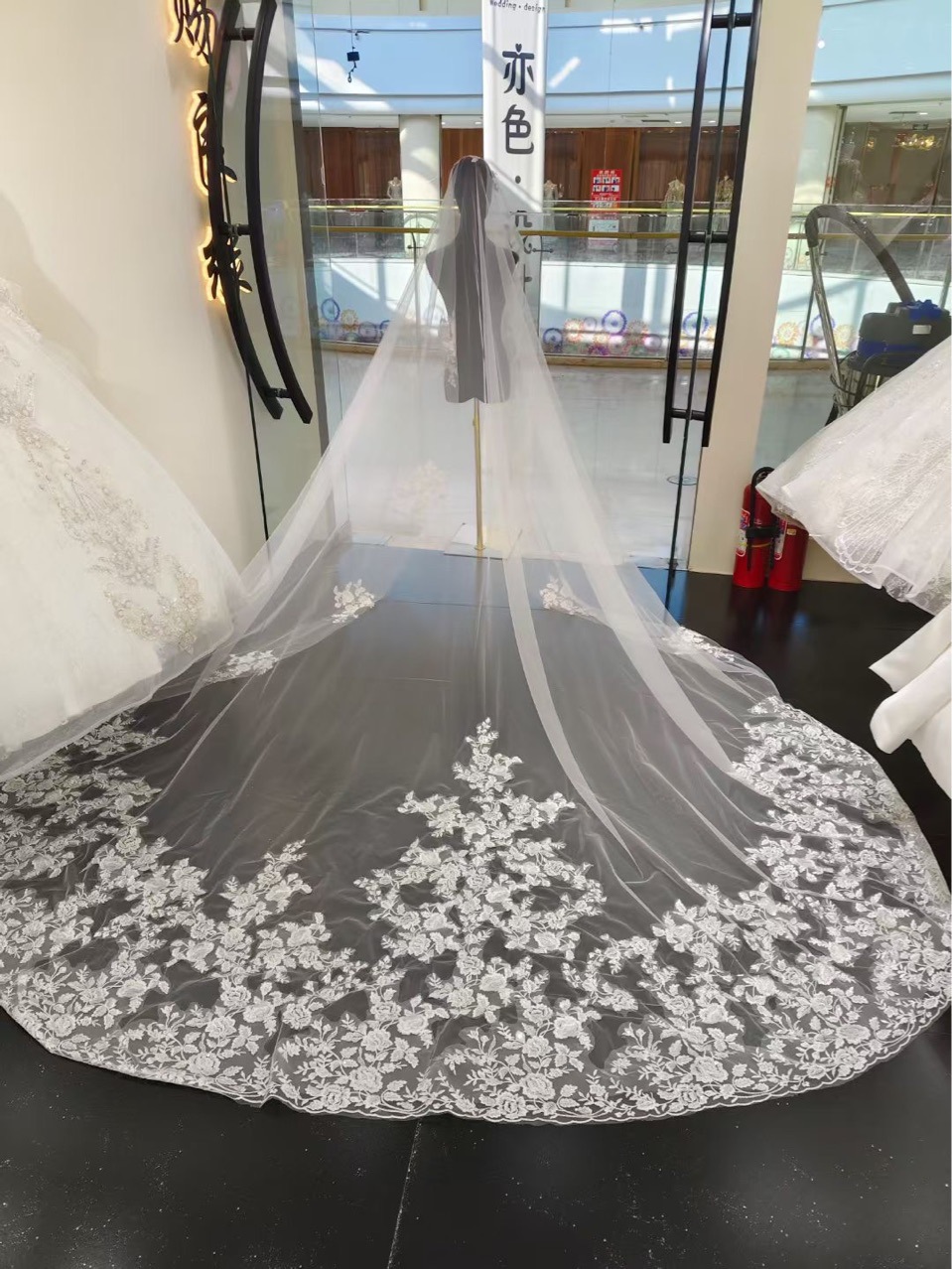 新娘结婚主婚纱头纱新款重工轻奢长款头纱蕾丝超长大拖尾头纱-阿里巴巴