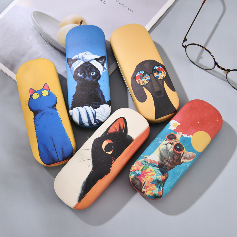 Funny and trendy cat and dog animal print glasses case, hard shell, pressure-resistant, portable, for storing prescription glasses, reading glasses, and sunglasses