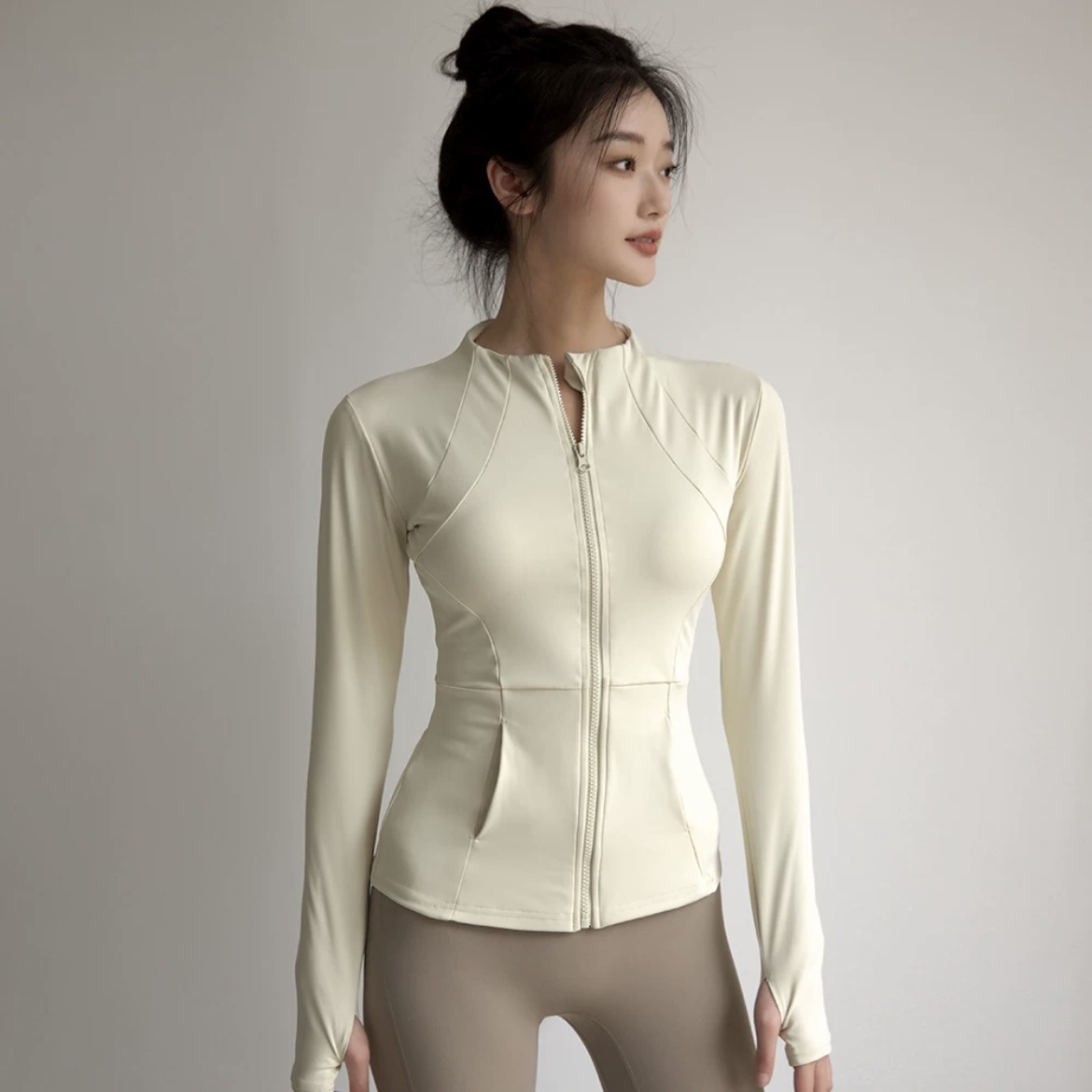 포켓과 칼라가 포함된 아이보리 화이트 업그레이드 모델(슬림 모델)