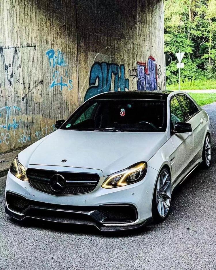 Suitable for Mercedes-Benz E-Class W212 Modification to E63 Front and Rear Bumpers, Carbon Fiber Front Lip, Side Skirts, Rear Lip, Rear Wing, and Hood