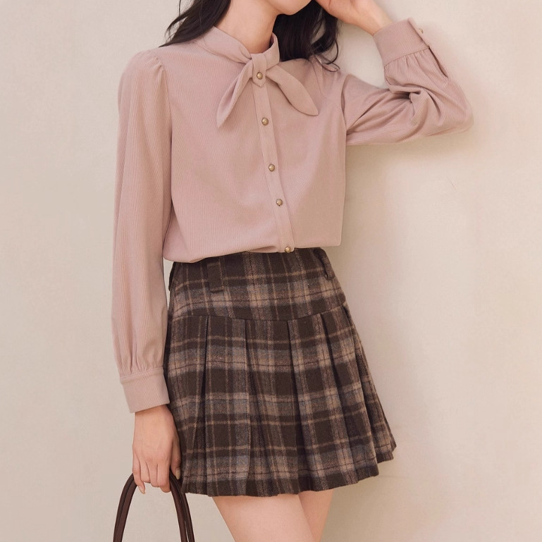 Corduroy Long-Sleeved Shirt for Women 2025 Winter New Bow Top Age-Reducing Light Workplace Shirt C85W000