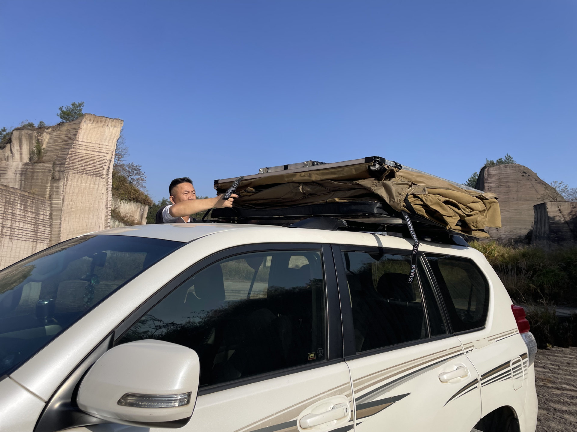 Leftover Foreign Trade Stock with Tags, Sold Out with No Restock, Outdoor Off-Road, Various Sizes, Long Car Roof Tent, Portable Car Tent
