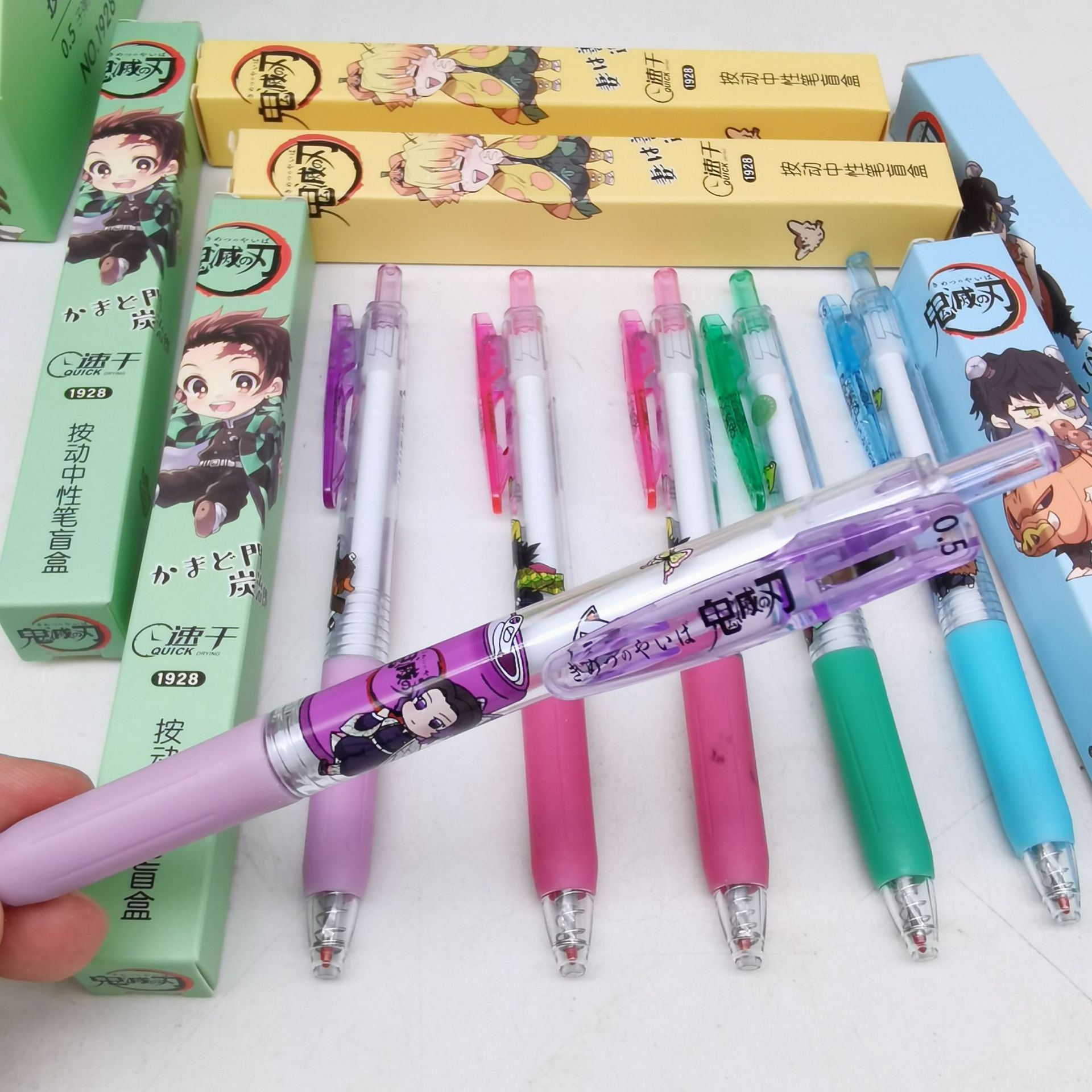 Animación fantasma cuchilla de la caja ciega bolígrafo estudiantes escritura cómoda suave bolígrafo neutro bolígrafo estudiantes de primaria transfronterizos