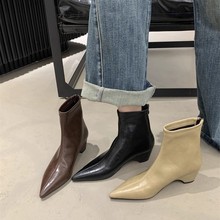 法式气质白色小短靴女2025秋冬新款尖头弹力瘦瘦靴百搭显瘦马丁靴