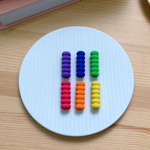 6 threaded sponge pencil holders, pencil gel pen sleeves, non-slip positive pen holders, student finger protection pen sleeves