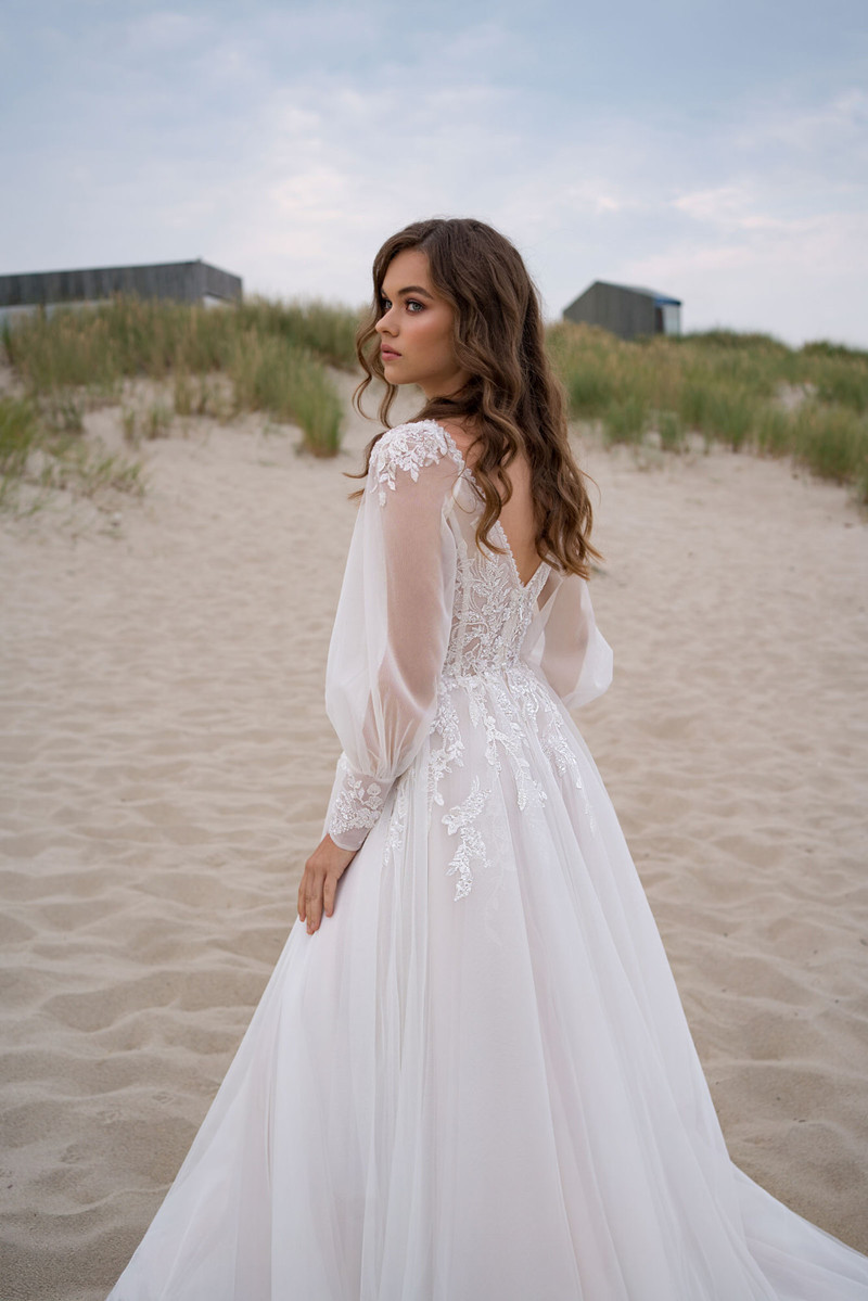 Elegante abito da sposa donna con scollo a v e maniche in pizzo_voghion.com
