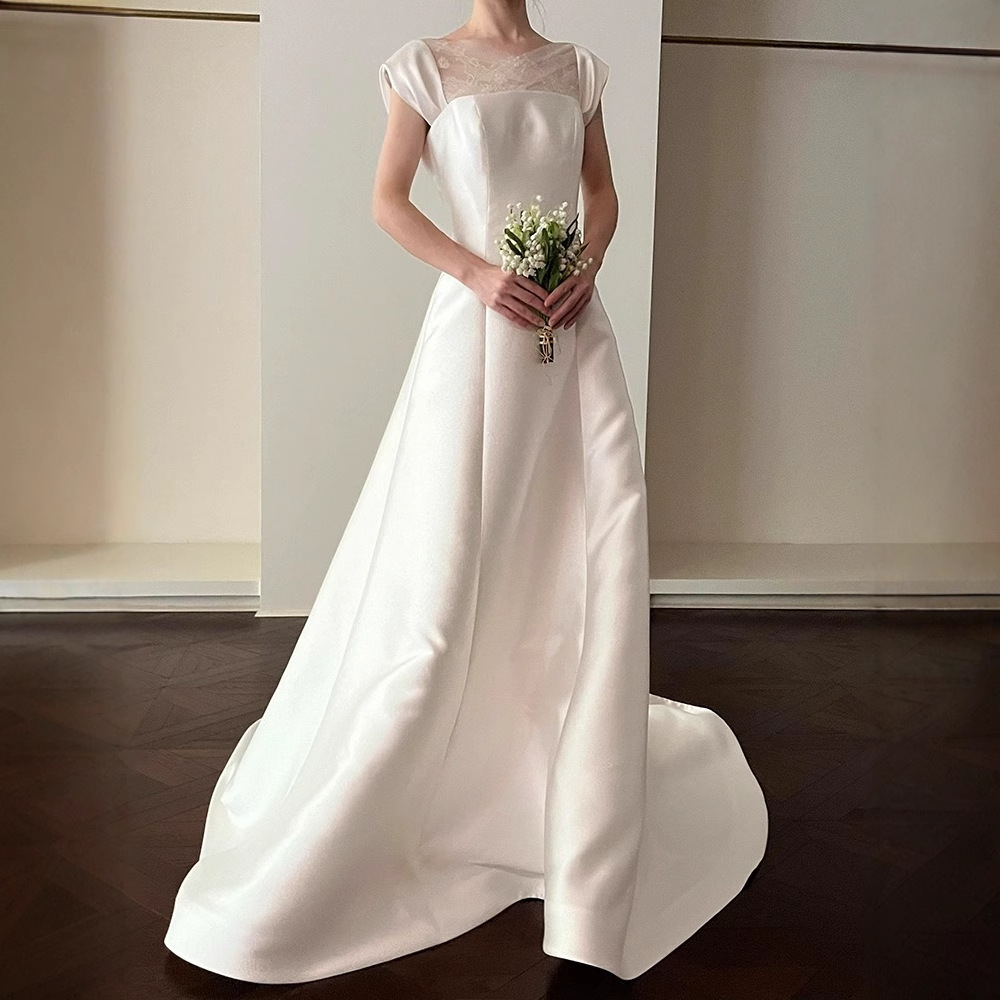 Korean-style White Light Wedding Dress 2026 New Model, Simple Satin With A Small Train, Suitable For Outings, Birthday_voghion.com