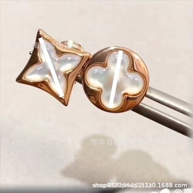 ロバの家四葉草四花五花ブレスレット女性用18Kローズゴールドメッキ軽奢菱形丸型白貝母ネックレスins