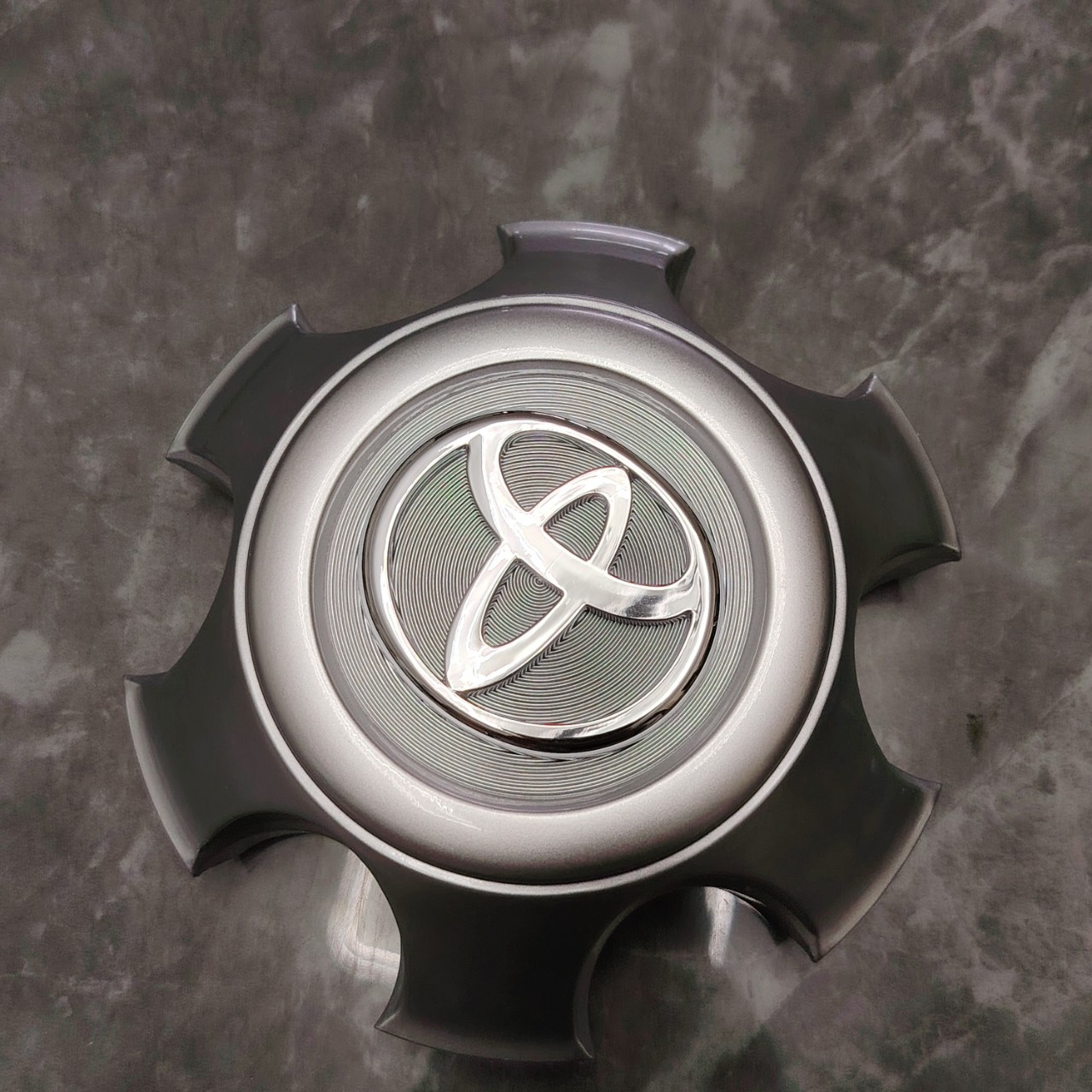 Wheel Hub Center Cap For Toyota Tacoma 05-14 4Runner SR5 03-09 Land Cruiser Prado