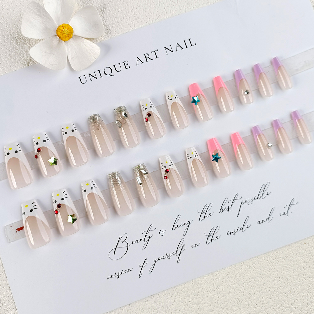 Uñas portátiles de tendencia en TikTok con una sensación de alta gama para el otoño, puro deseo, pegatinas de arte de uñas portátiles con ojo de gato y sonrisa rosa brillante.