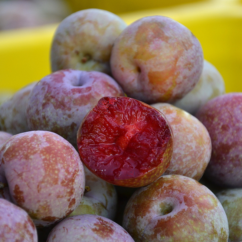 Fresh Red Heart Plums from Qianpai, Maoming, Guangdong; Seasonal Fruit; Suitable for Pregnant Women; Sweet and Sour Plums from Xinyi Fresh Red Heart Plums from Qianpai, Maoming, Guangdong; Seasonal Fruit; Suitable for Pregnant Women; Sweet and Sour Plums from Xinyi
