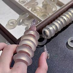 馬の材料の白氷の材料の天然のマダガスカルの玉髄の指輪のリングの指輪の男女はファッションのアクセサリを指します。