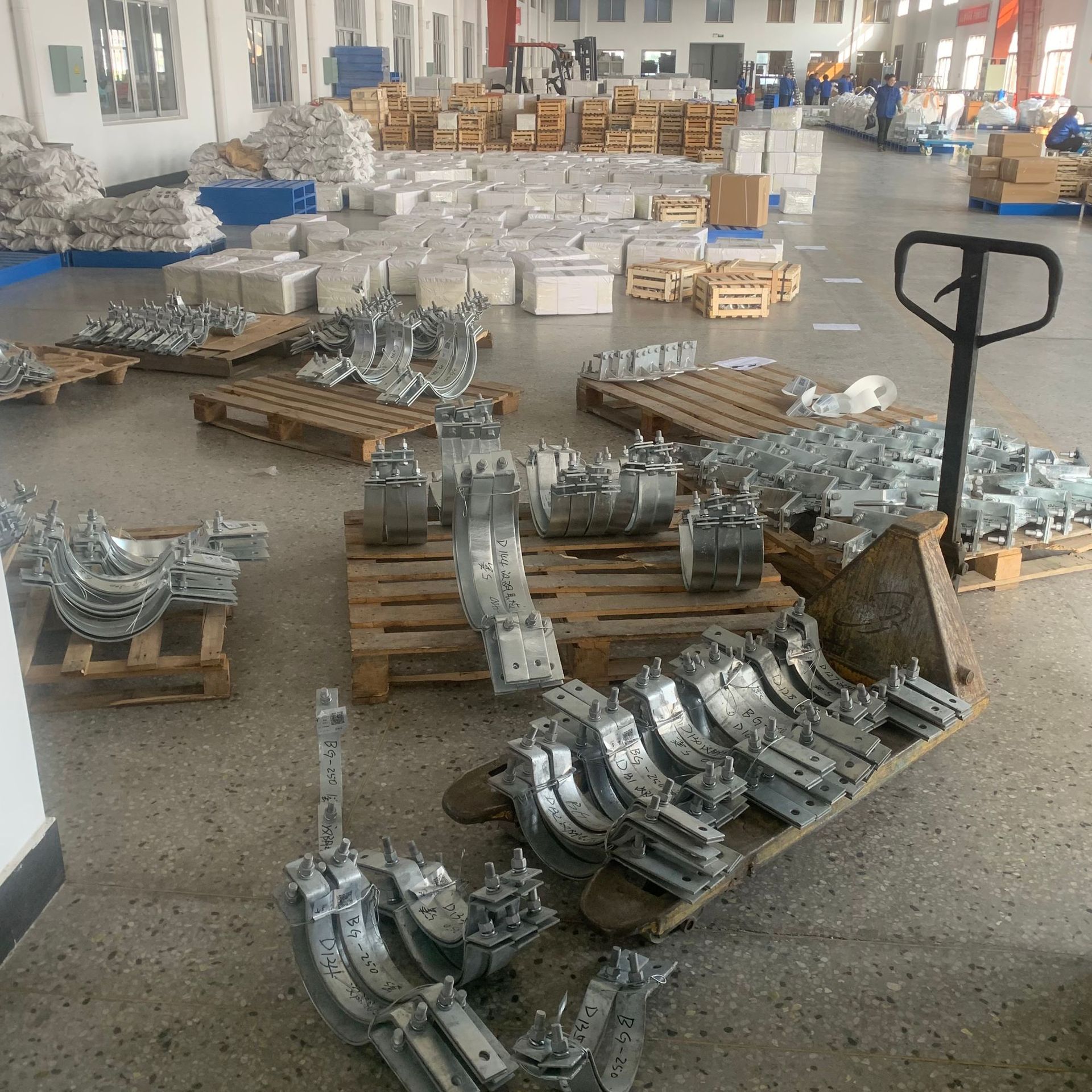 鲁强电缆光缆抱箍紧固夹具 热镀锌固定支架BG-