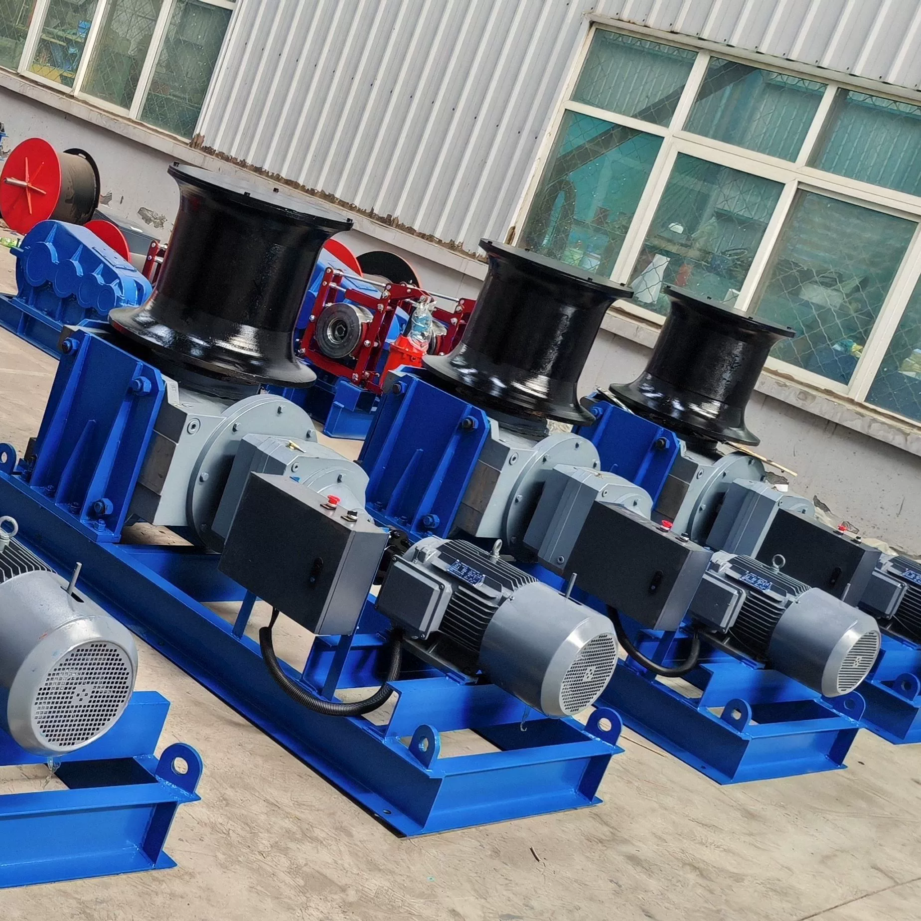 Тросовая лебедка для буксирных судов, грузоподъемность 7, 10, 16, 20 тонн, номер телефона производителя: 18237365788.